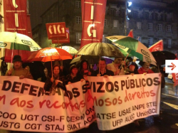 Miles de persoas protestan contra o recorte nas condicións salariais e laborais e o deterioro dos servizos públicos